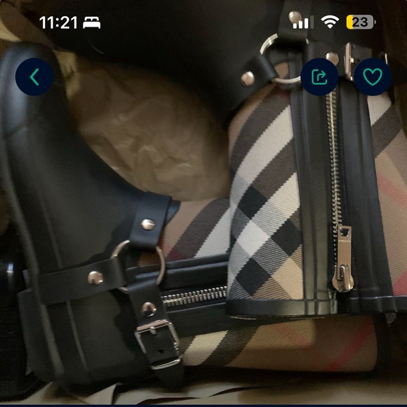 Burberry rain boots excellent condition worn once - Picture 3 of 4